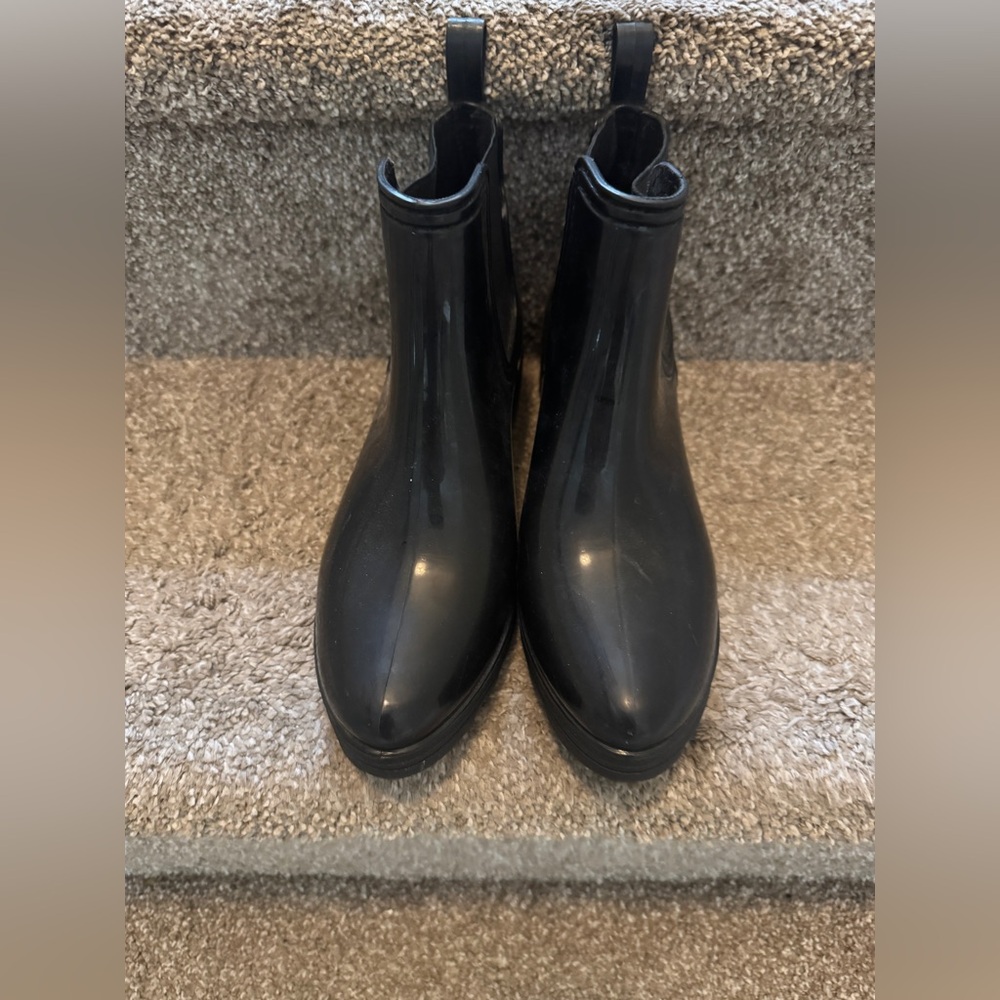 Black Rainboots